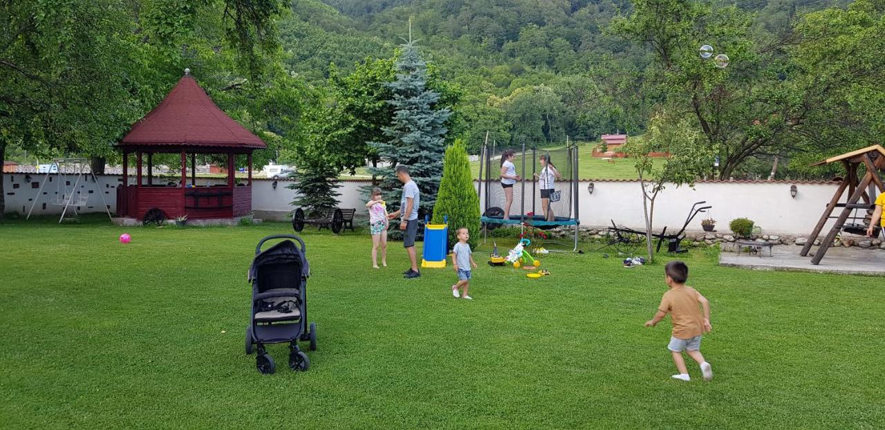 Pensiunea Miraj Polovragi Buitenkant foto
