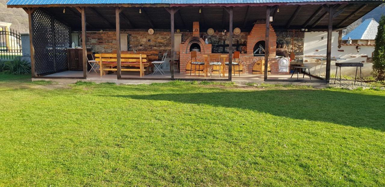 Pensiunea Miraj Polovragi Buitenkant foto