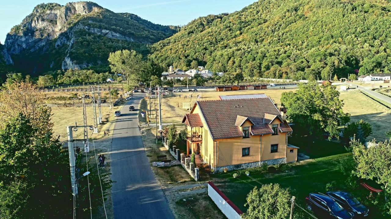 Pensiunea Miraj Polovragi Buitenkant foto