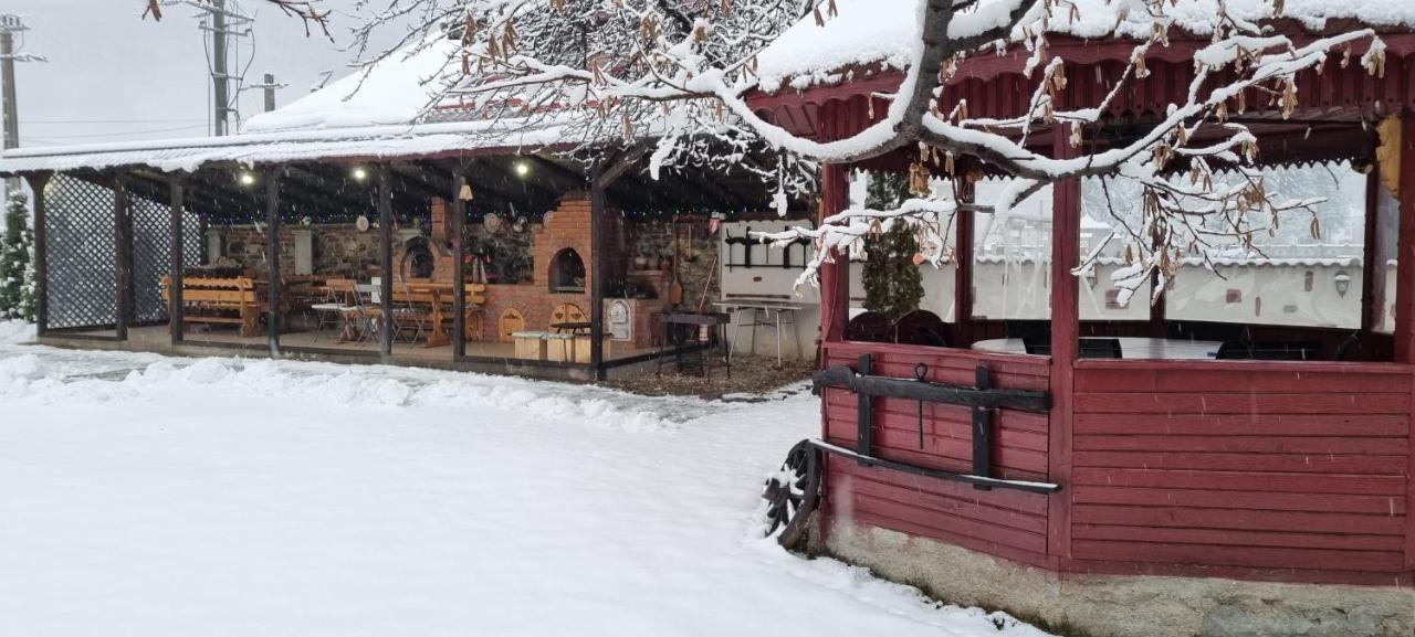 Pensiunea Miraj Polovragi Buitenkant foto