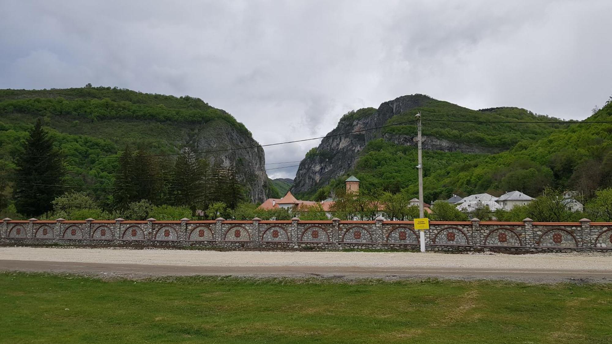 Pensiunea Miraj Polovragi Buitenkant foto