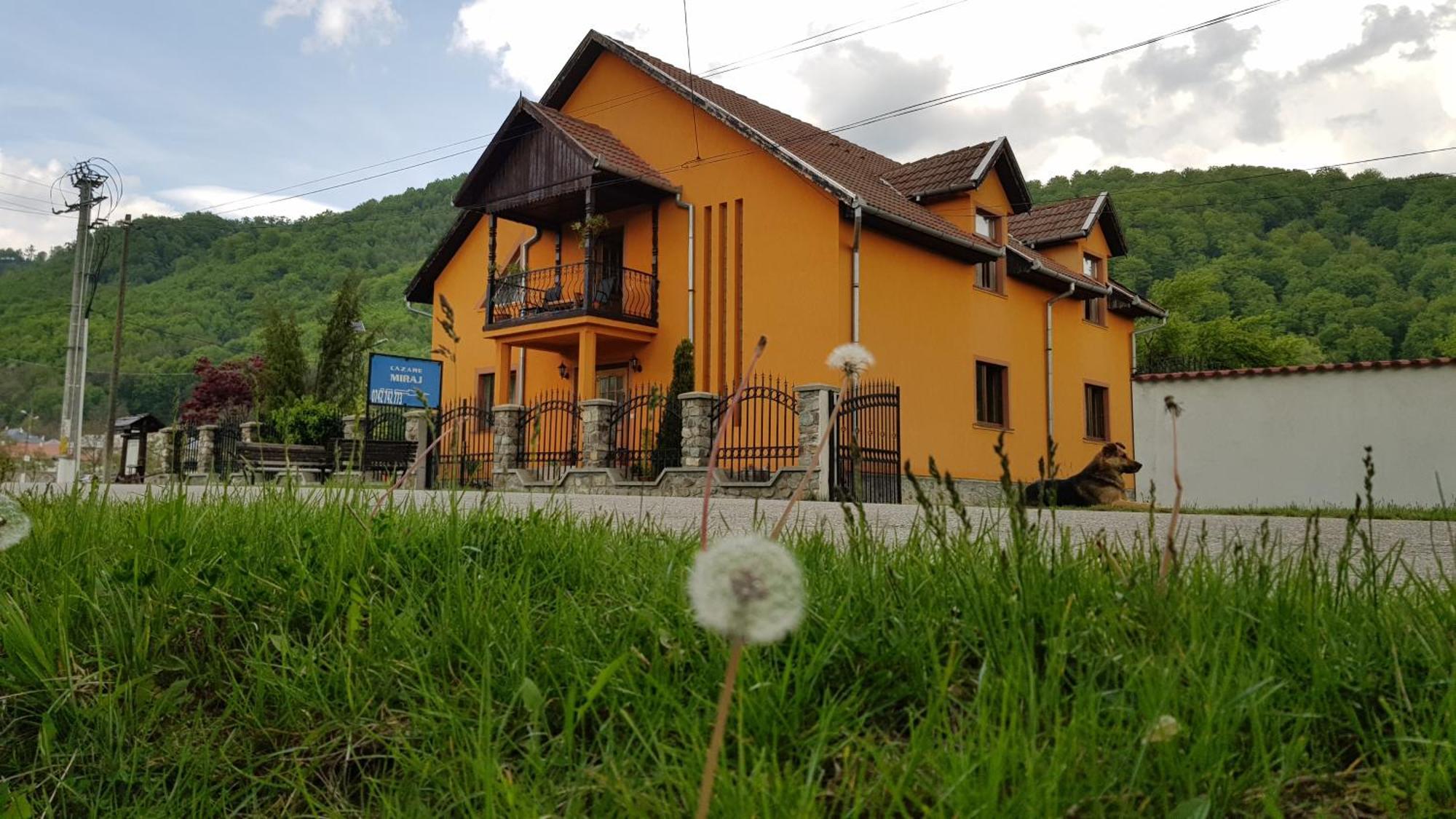 Pensiunea Miraj Polovragi Buitenkant foto